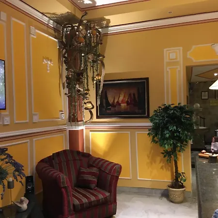 Amadeus Hotel 3*